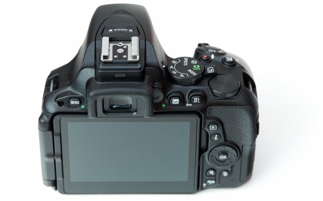 Nikon D5500: Das Display auf der Rückseite unterstützt nun auch Touch-Eingaben